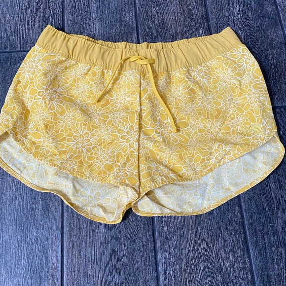 ❤️ The North Face Shorts The North Face Floral Bamboo Golden Yellow Shorts SZ M - Picture 1 of 8